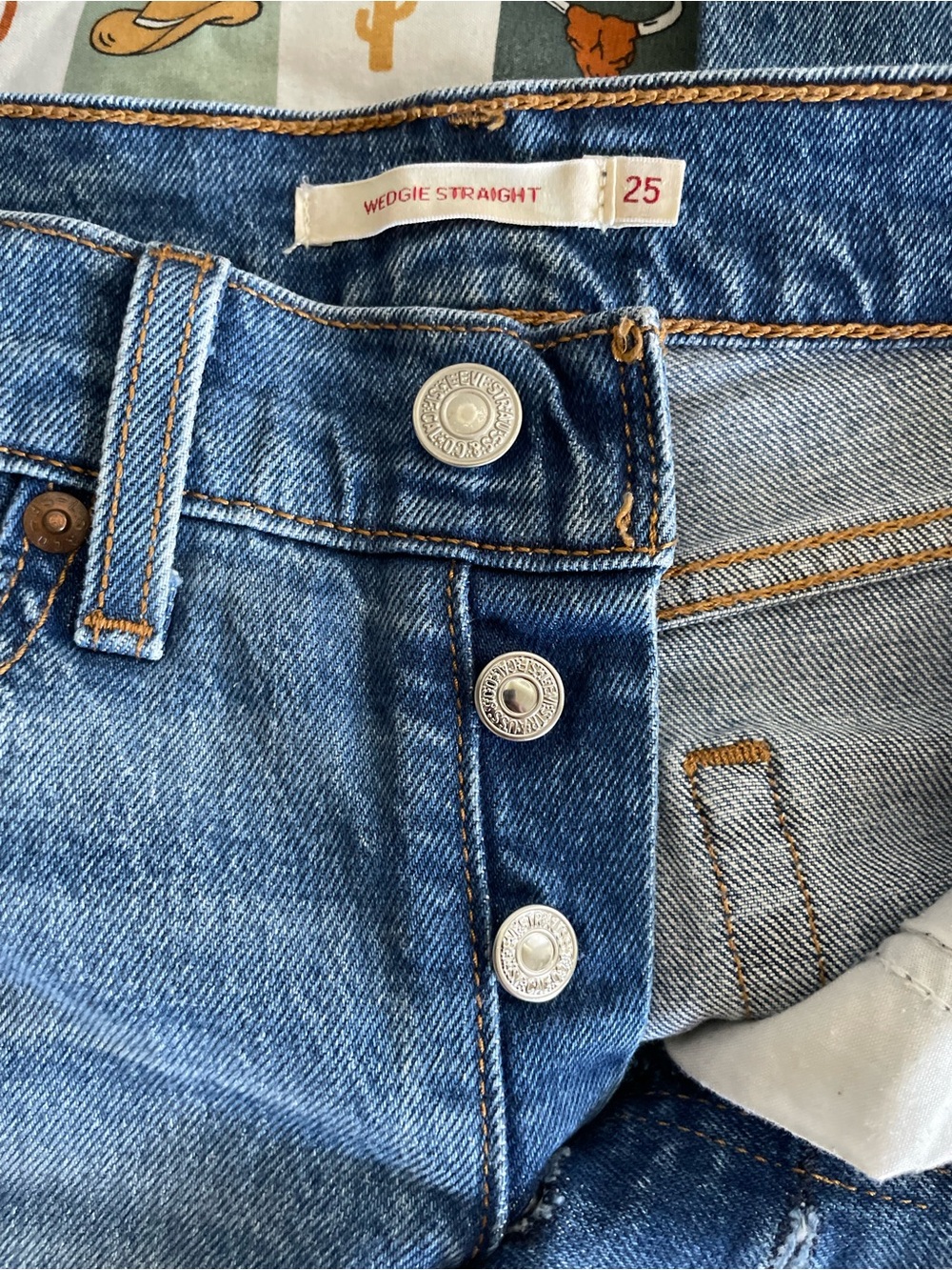Levi's Straight-Leg Mid-Blue Women's Jeans - Picture 6 of 6